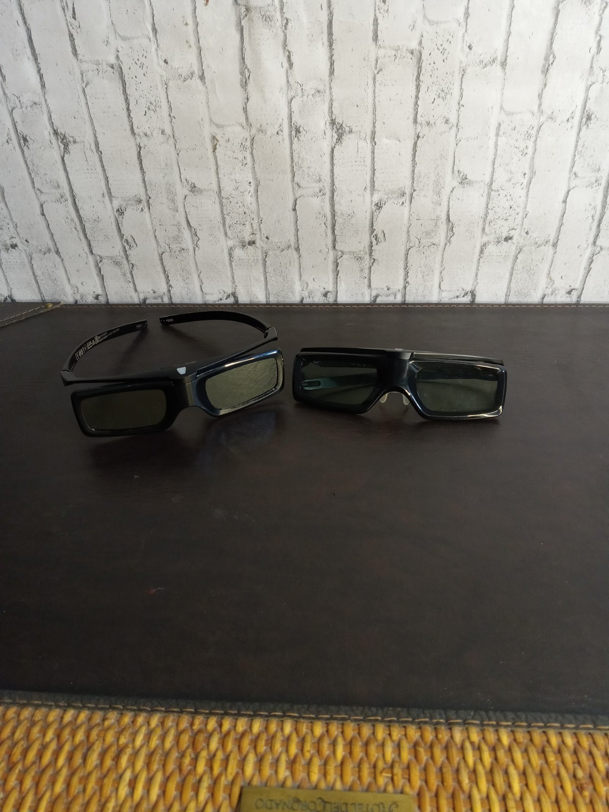 Sony TDG-BT400A Active 3D Glasses Pair - Black Needs New Batteries