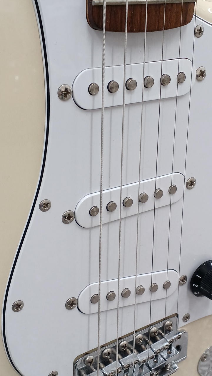 FENDER JAPAN ST72 73068
