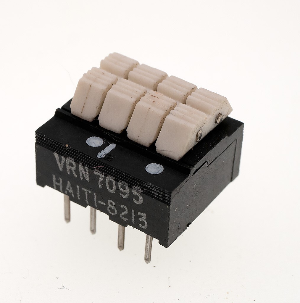 Grayhill VRN SPC01C01C1, 1 Pos 4PST 8 Pin Through-Hole DIP Switch, Lot of 10