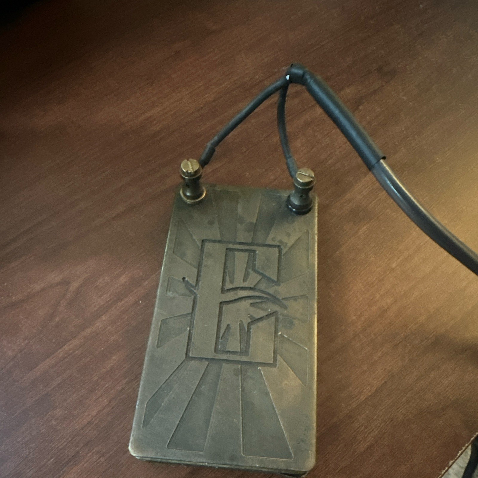 Electrum foot pedal for tattoo power supply