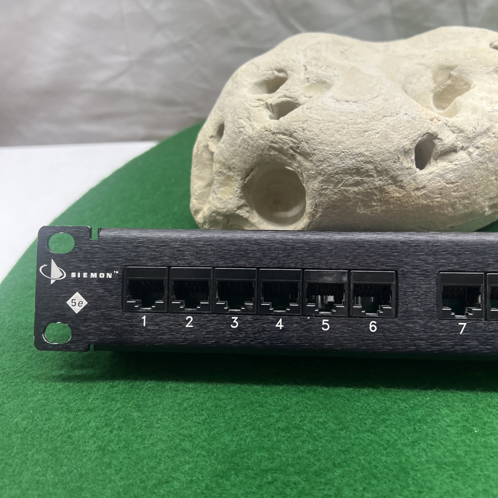 Siemon HD5-24 Cat5 24-Port Patch Panel Rack Mountable HD5 Series