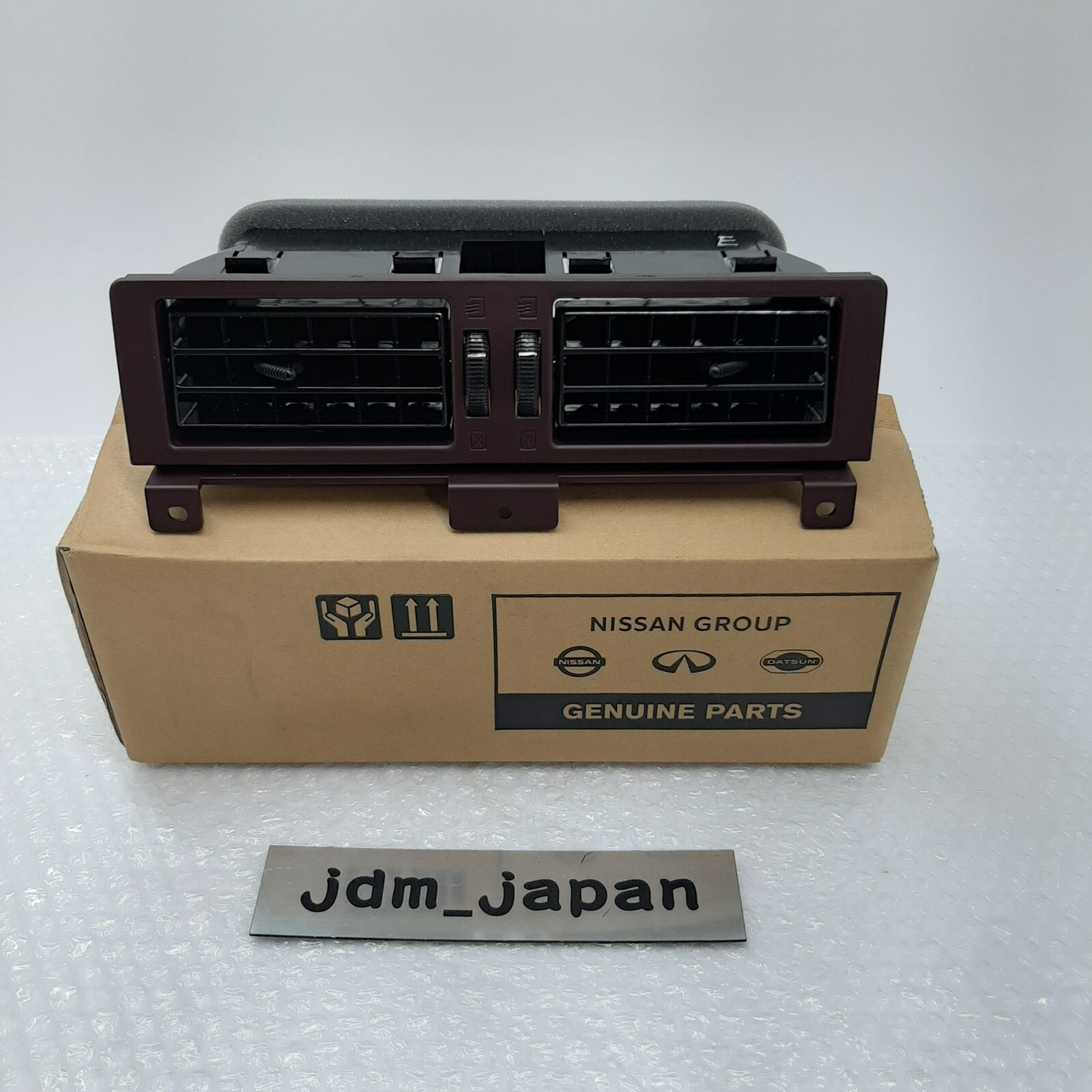 NISSAN 68750-23G02 1987-92 Pathfinder  Red Center A/C Vent Grille Genuine New