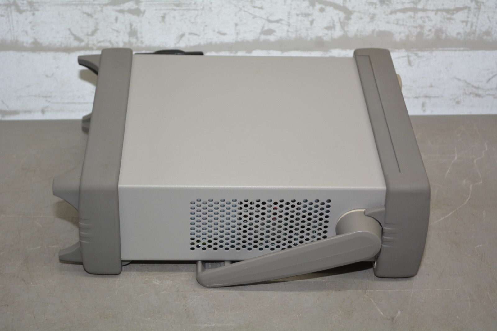 ^ Agilent 33220A 20 MHz Function Arbitrary Waveform Generator #X3431