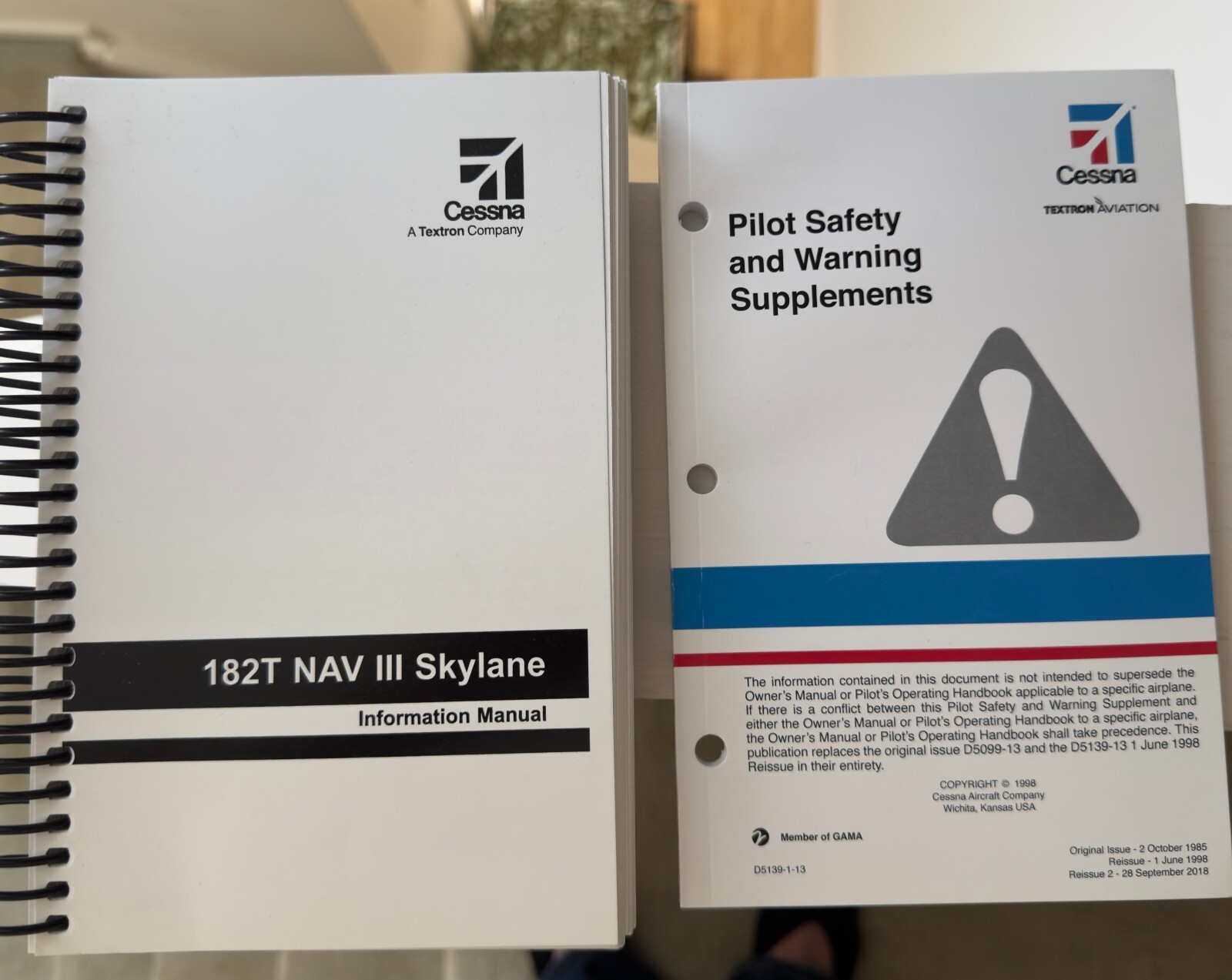 Cessna 182T NAV III Skylane Pilot's Information Manual POH