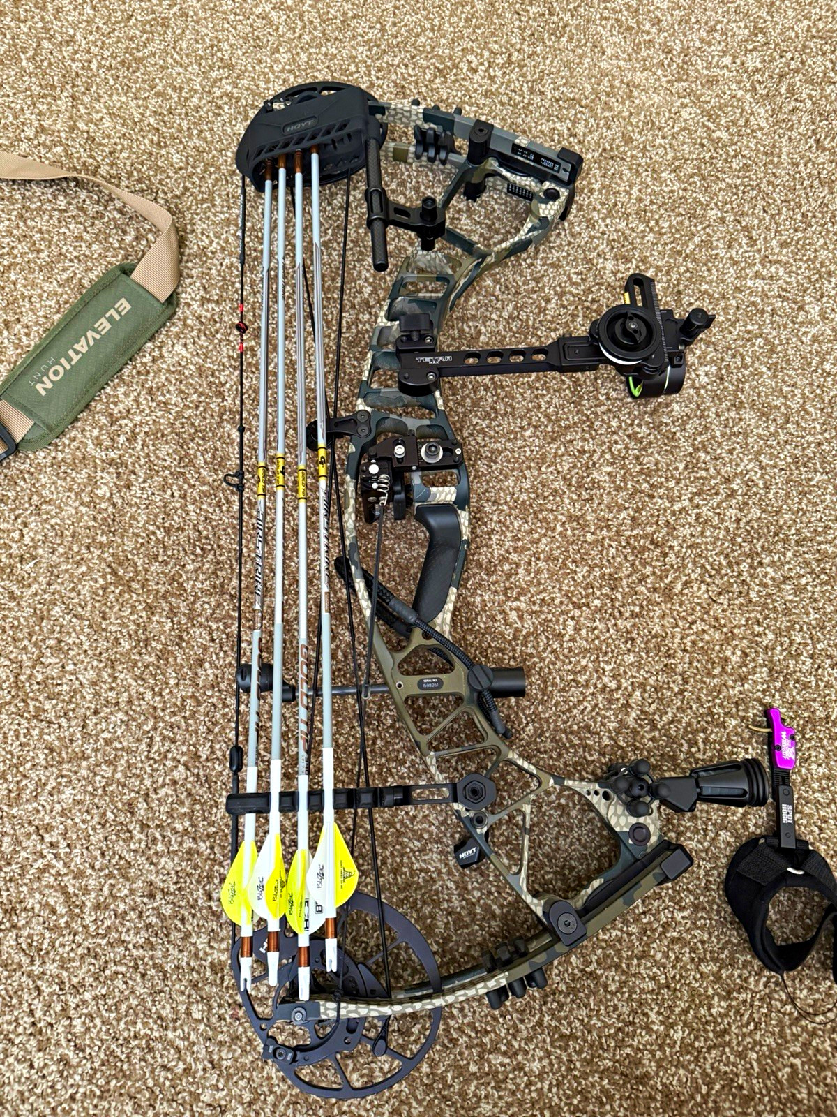 Hoyt ventum 30 Compound Bow Green/Gray Camo w/ Case and accessories