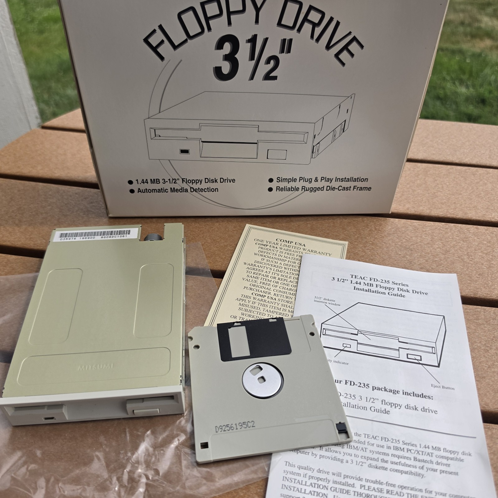 COMP USA 3.5" Internal Floppy Drive Open Box 1.44 MB Plug & Play