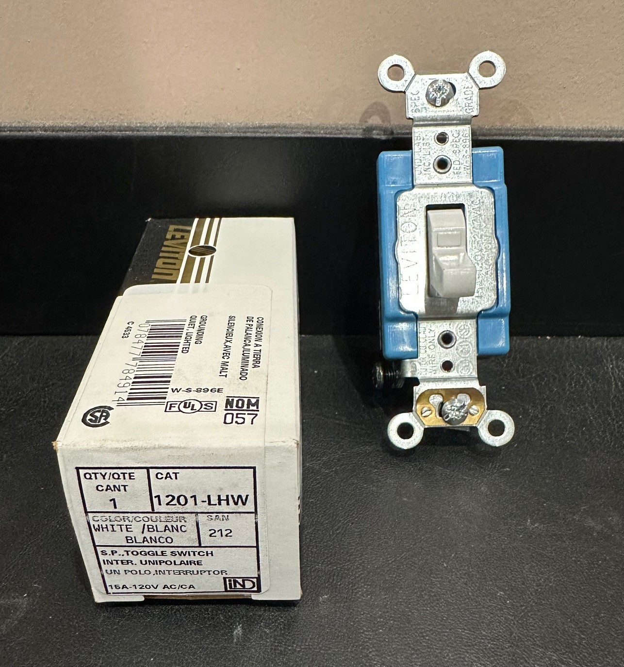 Leviton 1201-LHW 15A Illuminated Toggle Switch - White