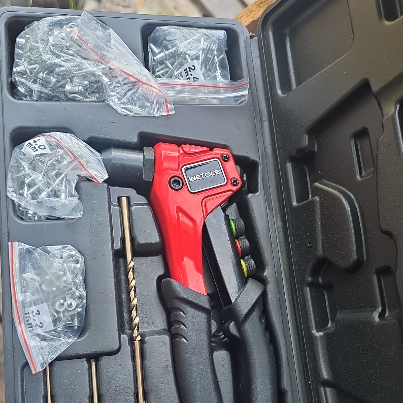 WETOLS WE-488 Hand Riveter Kit w/ Case & Assorted Blind Rivets 2.4-4.8mm