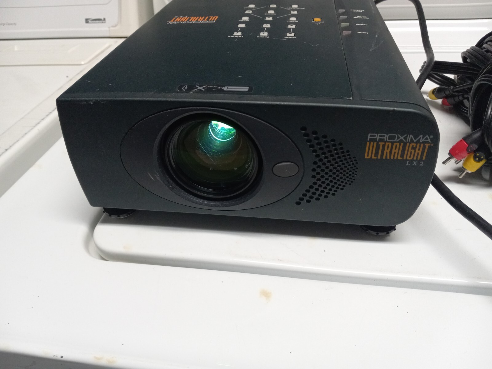 Proxima Ultralight LX2 Projector May 2000 Tested with CABLES NO REMOTE