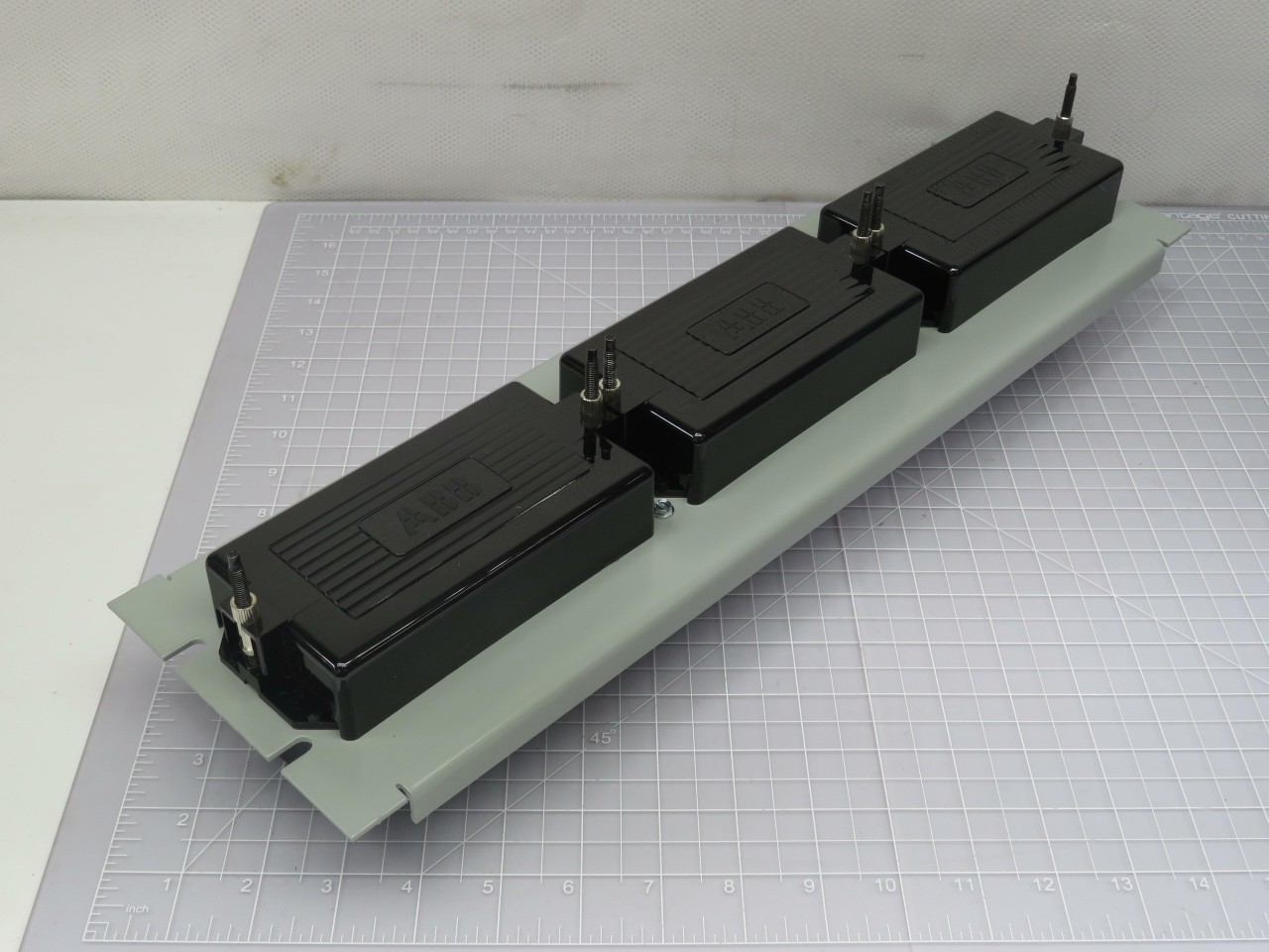 ABB FR3G001001001B FT19-R TEST SWITCH 3RU-CENTERE T189680