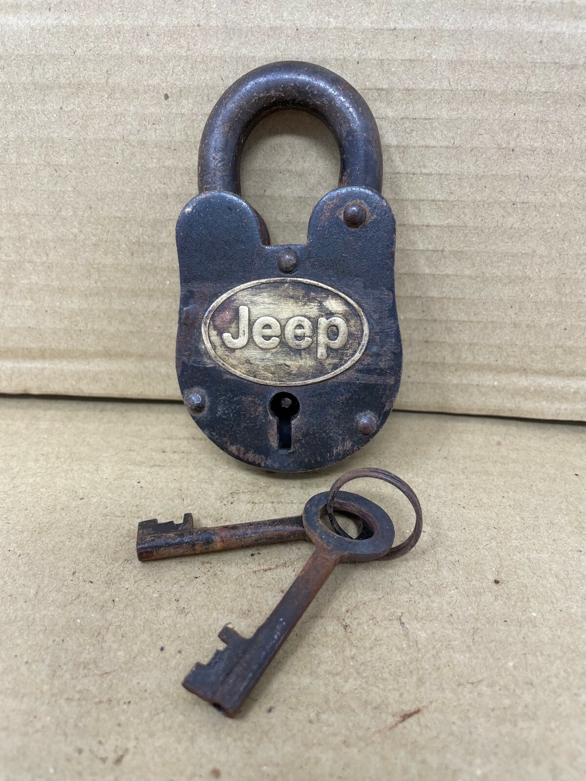 Working Padlock with Jeep Tag Cast Iron, Antique Finish with 2 Keys
