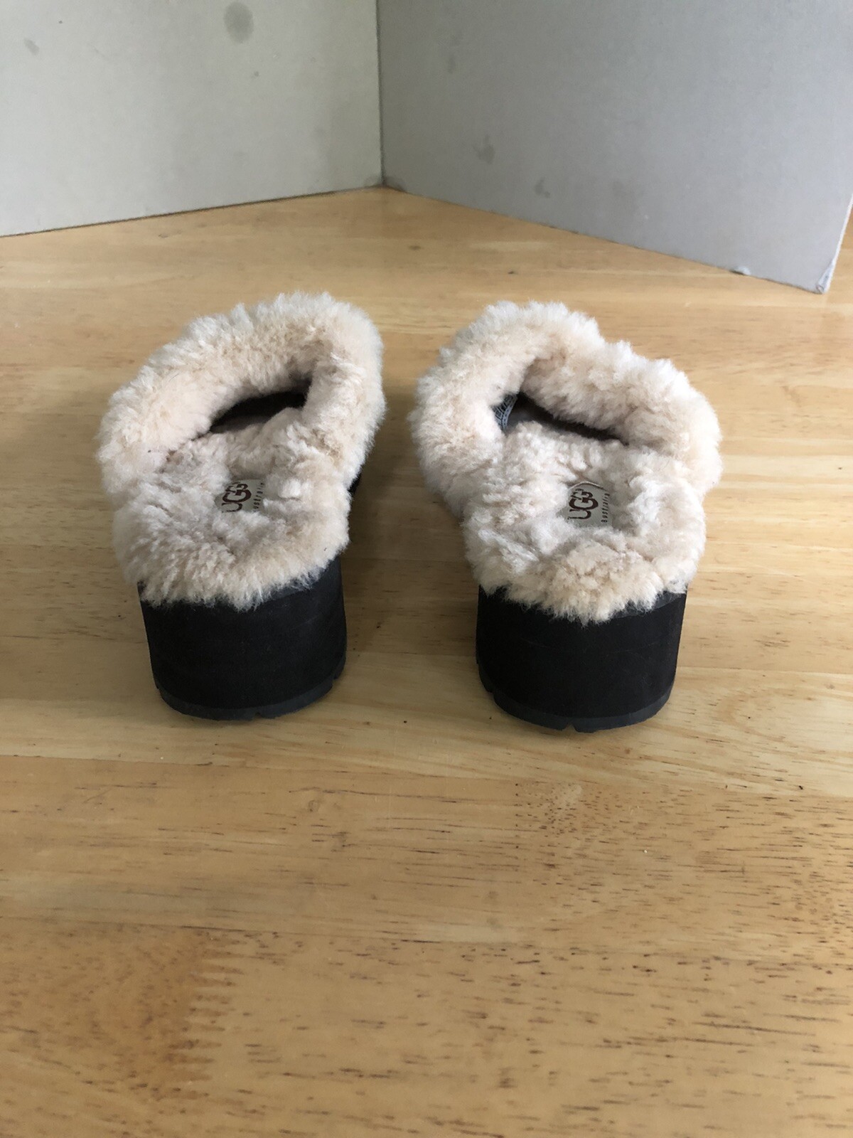 UGG Australia 5223 Clogs Tan Taupe Beige Light Sz 3, Shipskin Fur-Women.