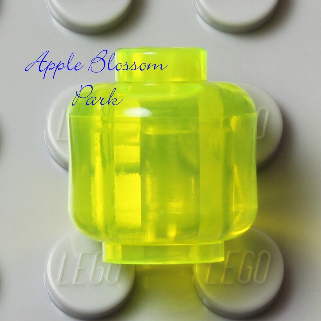 NEW Lego TRANS NEON GREEN MINIFIG HEAD - Plain Clear/Translucent Alien Head