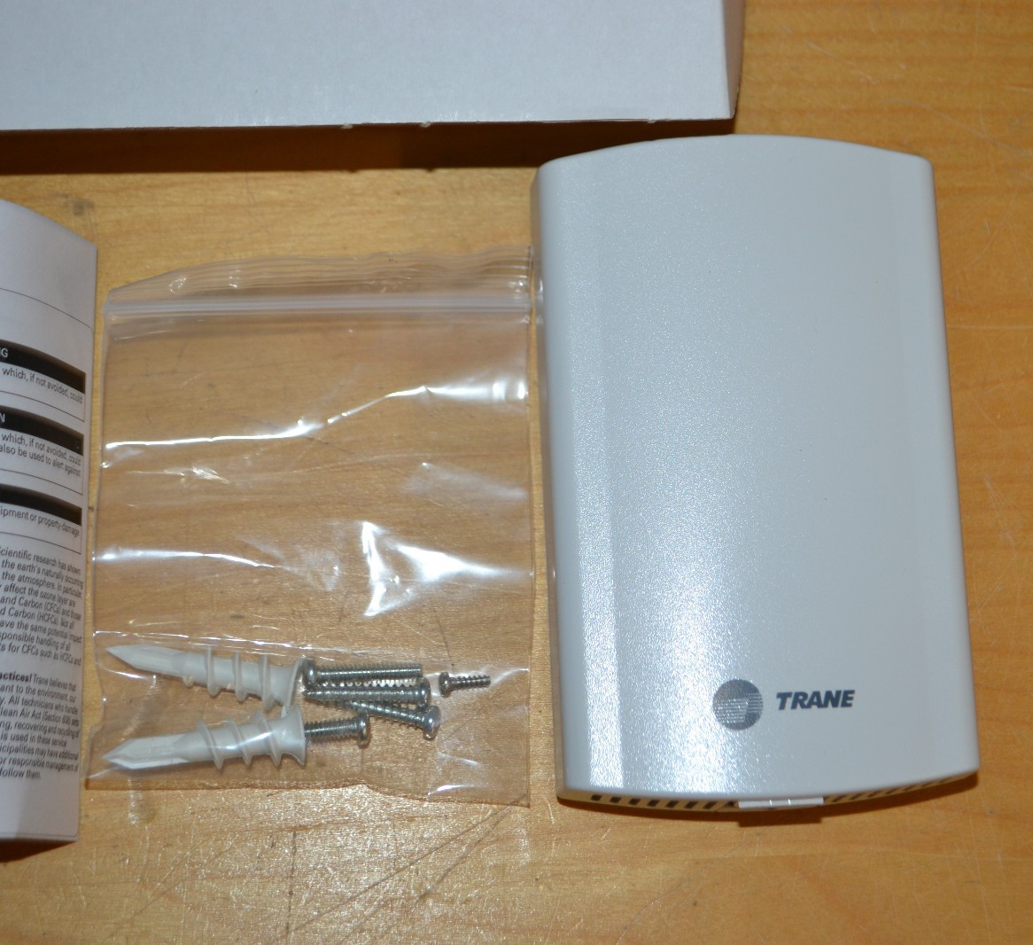 Trane ServiceFirst CO2 Wall Sensor ~ SEN01087 ~ X13790422010 ~ VACO2ZONE010