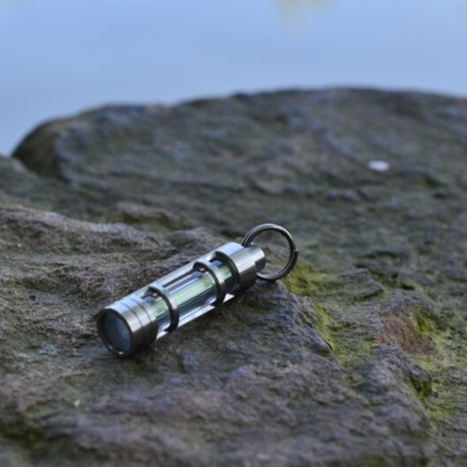 Titanium Key Chain Outdoor Life Saving Tool 25 Year Emergency Light