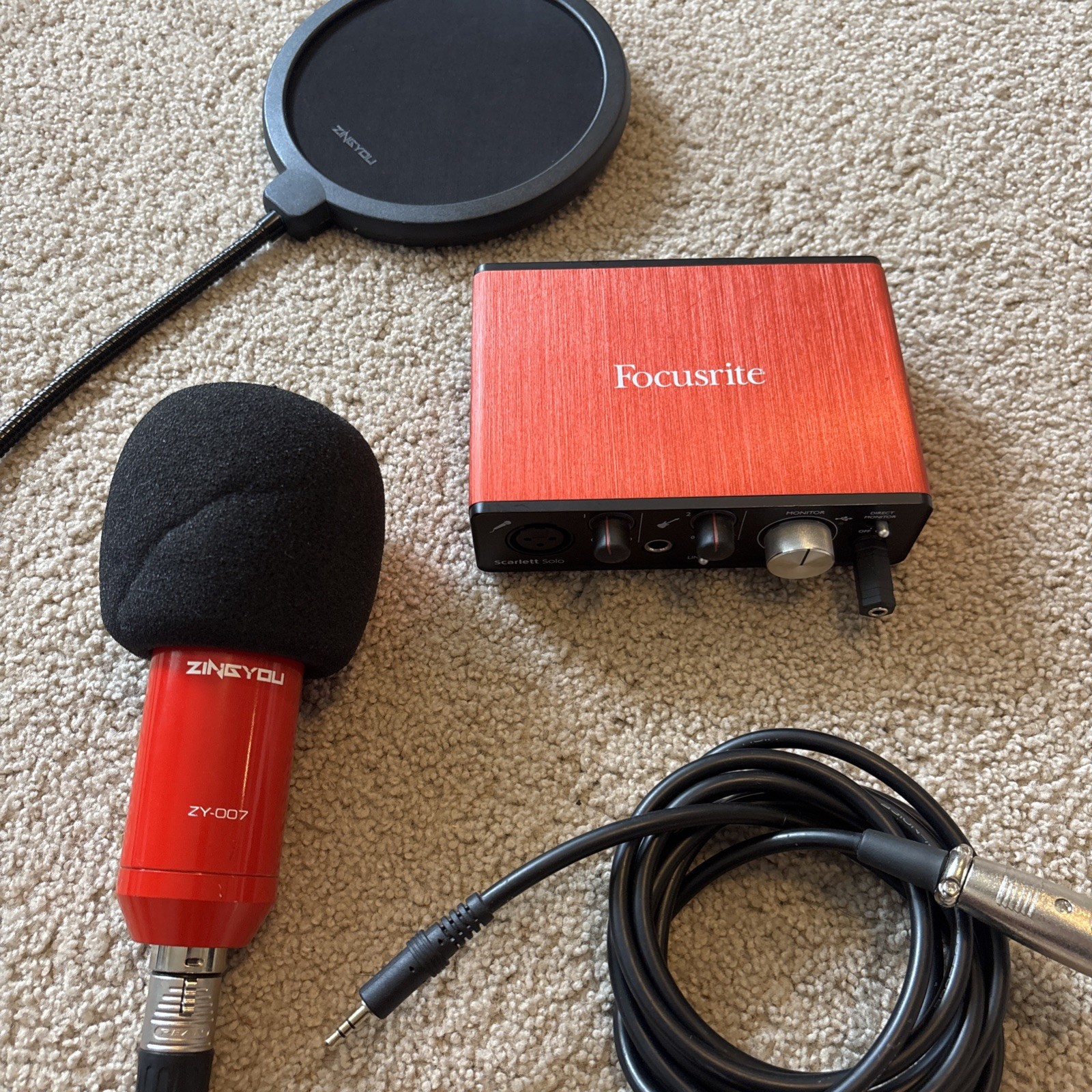 Focusrite Scarlett Solo 3rd Gen USB Audio Interface Zingyou ZY-007 Mic Bundle