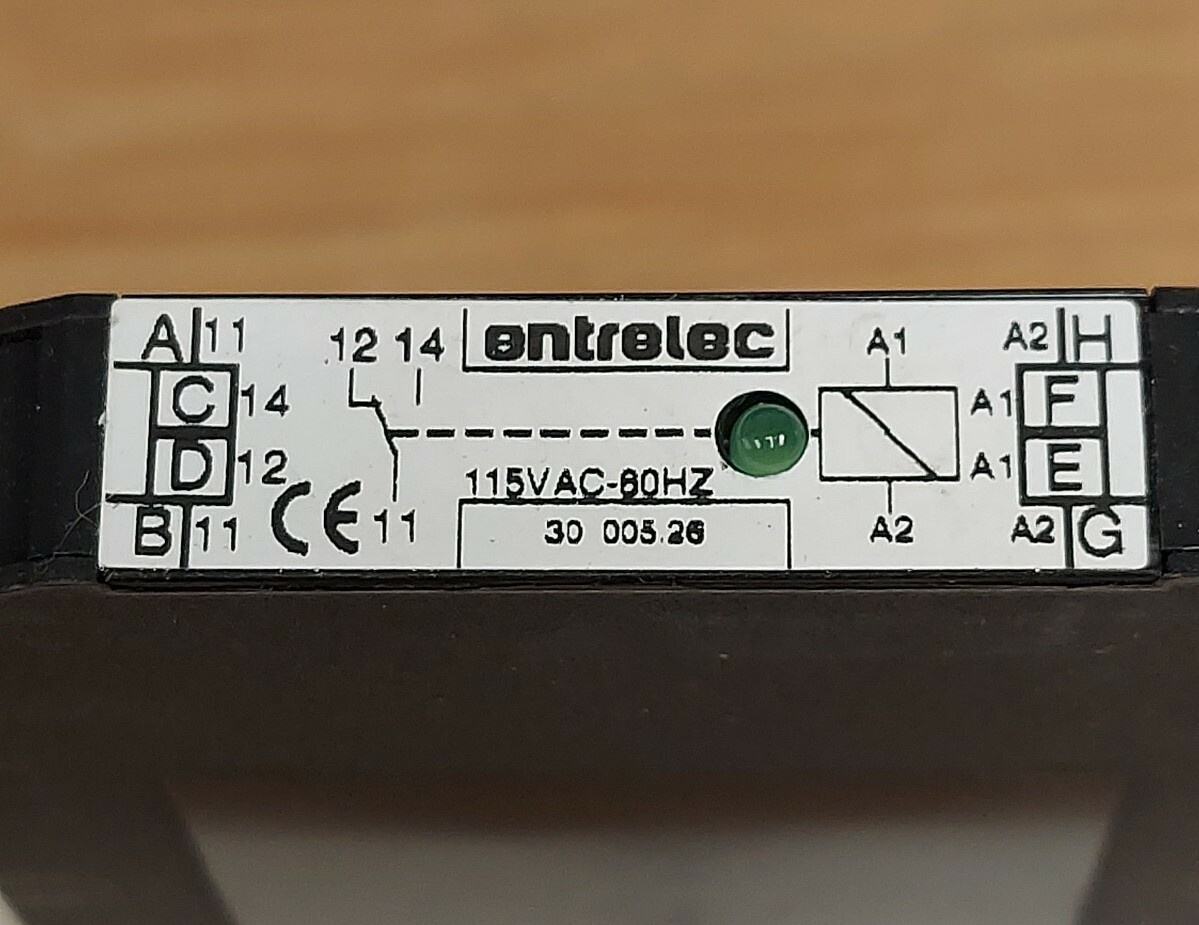 Entrelec 30-005-26 Relay Control Module 115 Vac RB121B