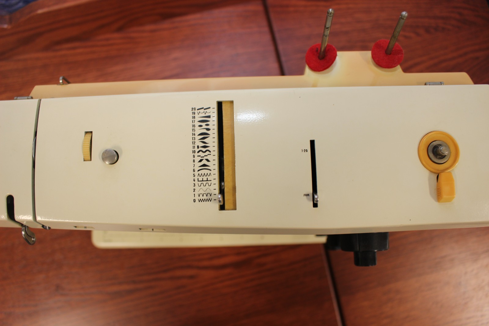 Bernina 830 Record Sewing Machine with Case, Pedal, Accessories EXCELLENT! NICE!