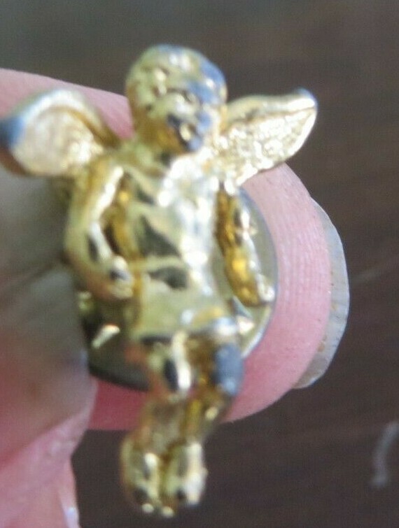 flying angle of love baby cherub gold tone collectible lapel pin