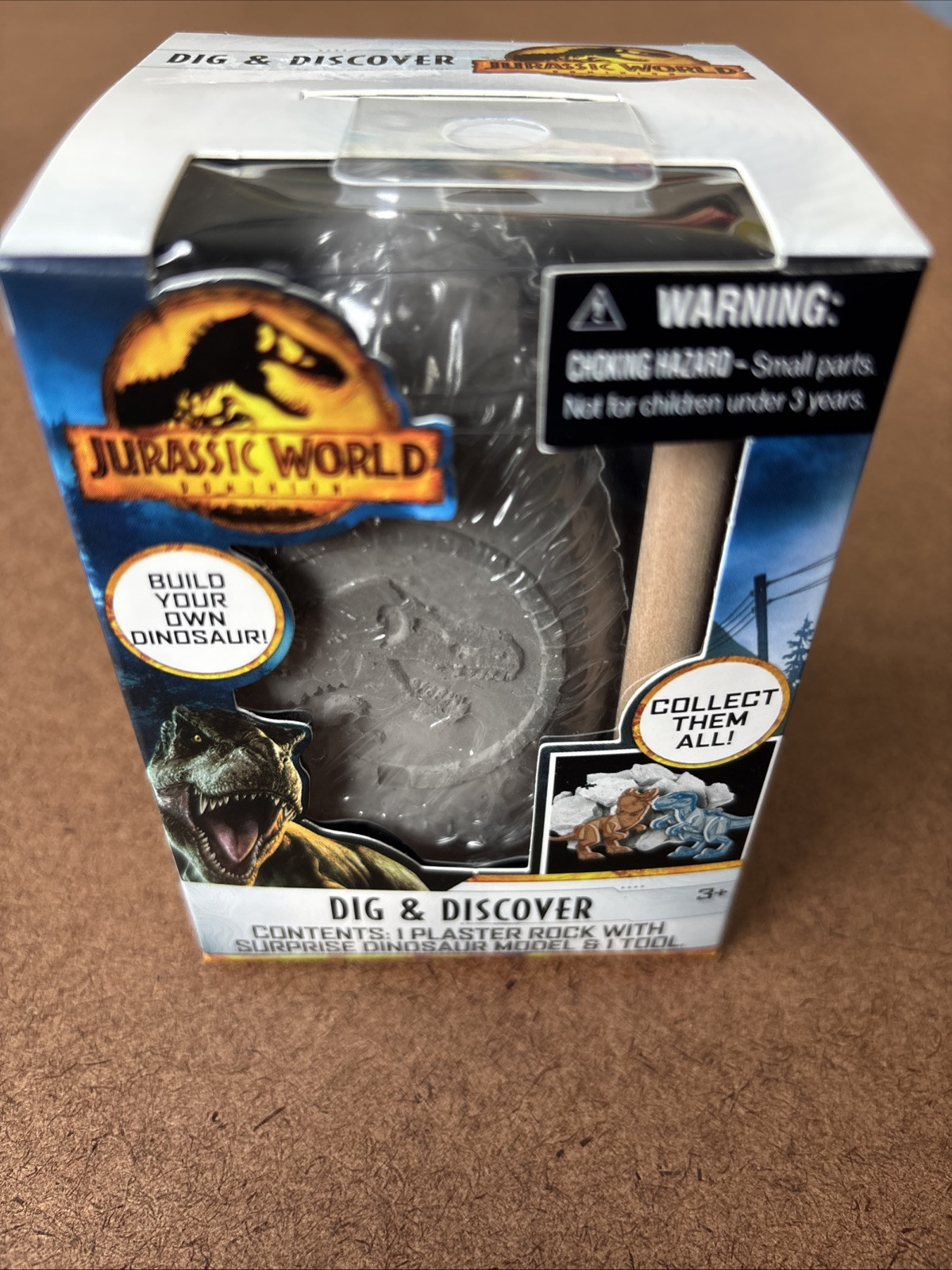 Jurassic World Dominion Dig & Discover Dino Includes Plaster Rock, Tool & Model