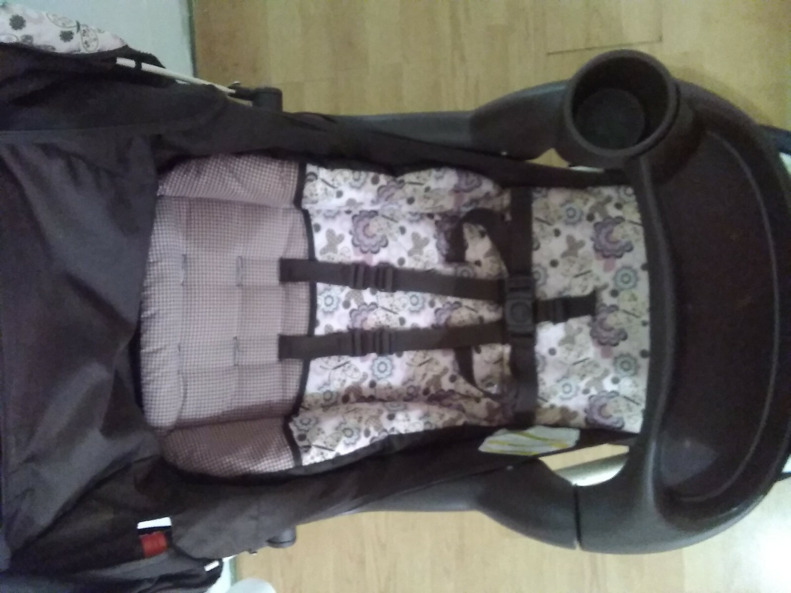 Graco Stroller walk behind with built in cupholders 