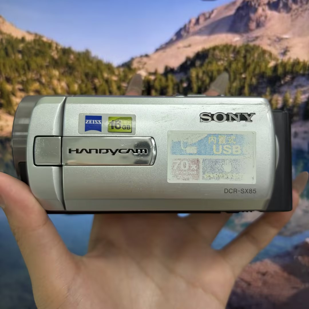 Sony DCR-SX85 Camcorder with Batteries & Charger