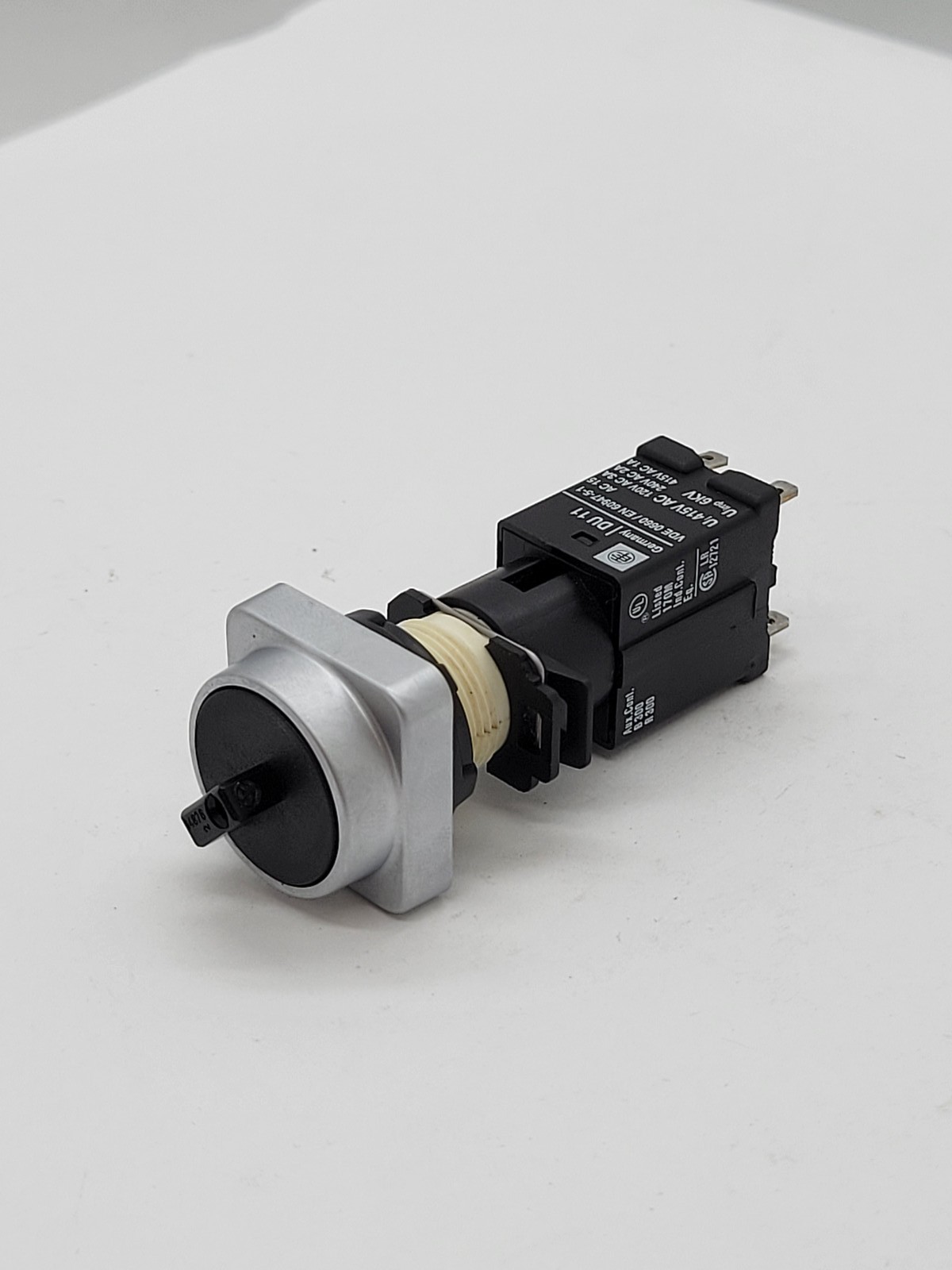 Square D D6G2SDU11 Selector Switch 415V AC-120V 3A 6KV 4 Pin 2 Position Switch