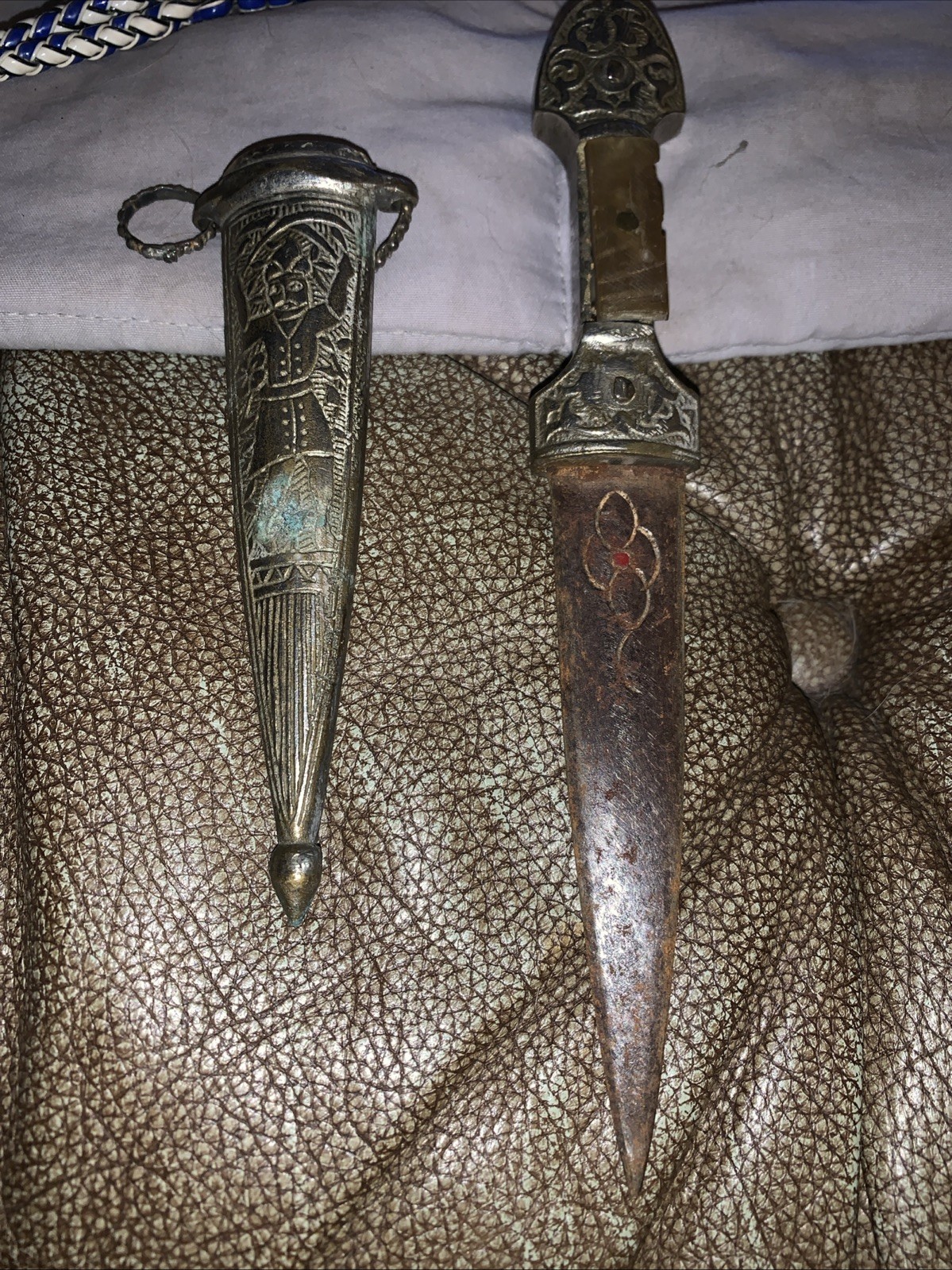  Dagger Knife With Metal Sheath Novelty Decorative  