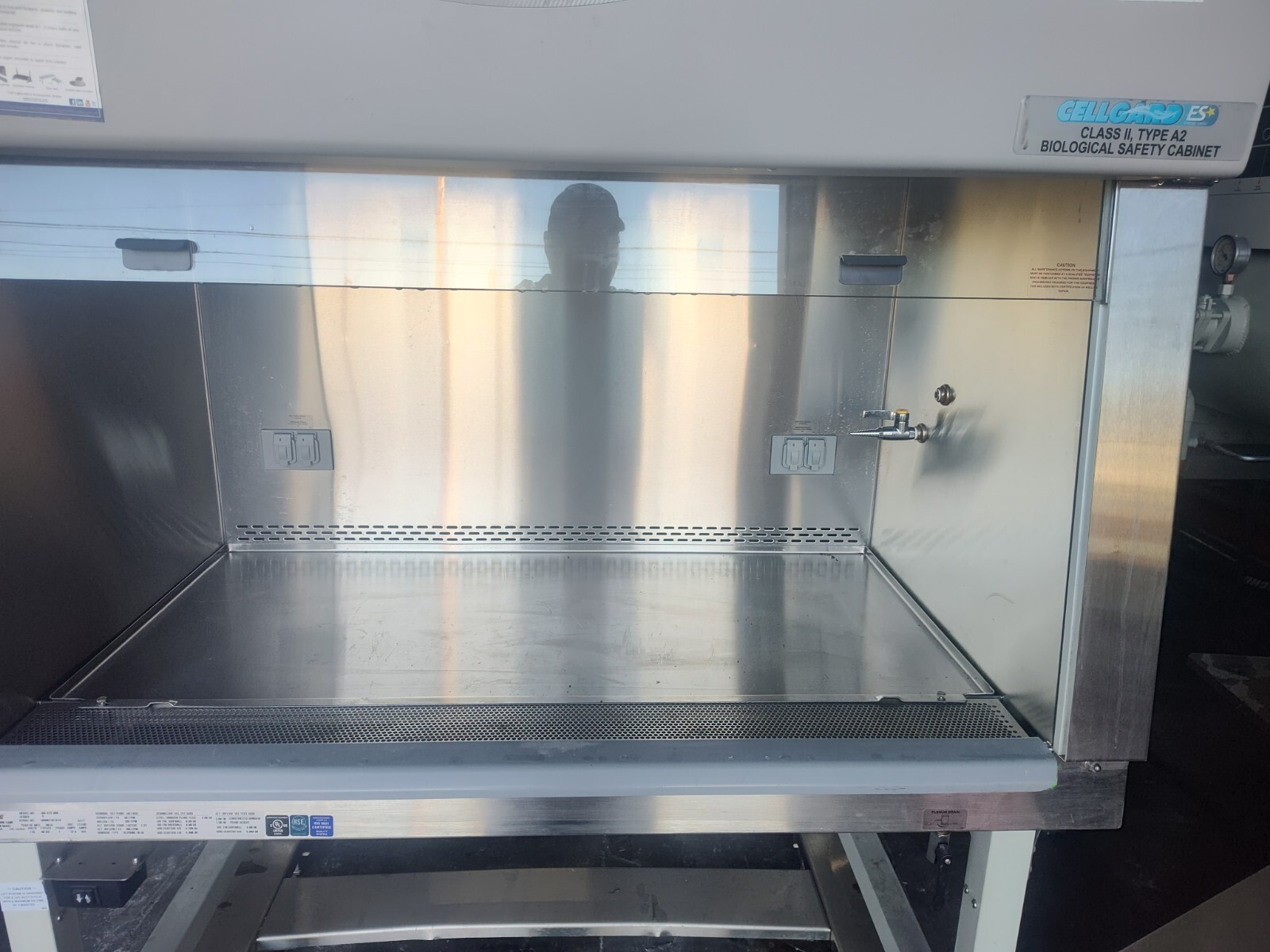 Nuaire Class II TYpe A2 Hood 4 Ft
