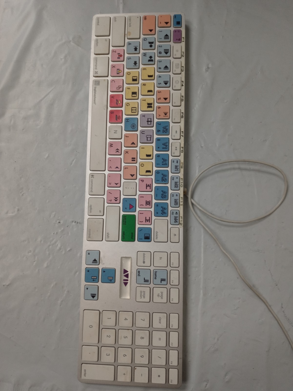 Genuine Apple A1243 Wired Mac Standard USB Keyboard w/ Numeric Keypad White