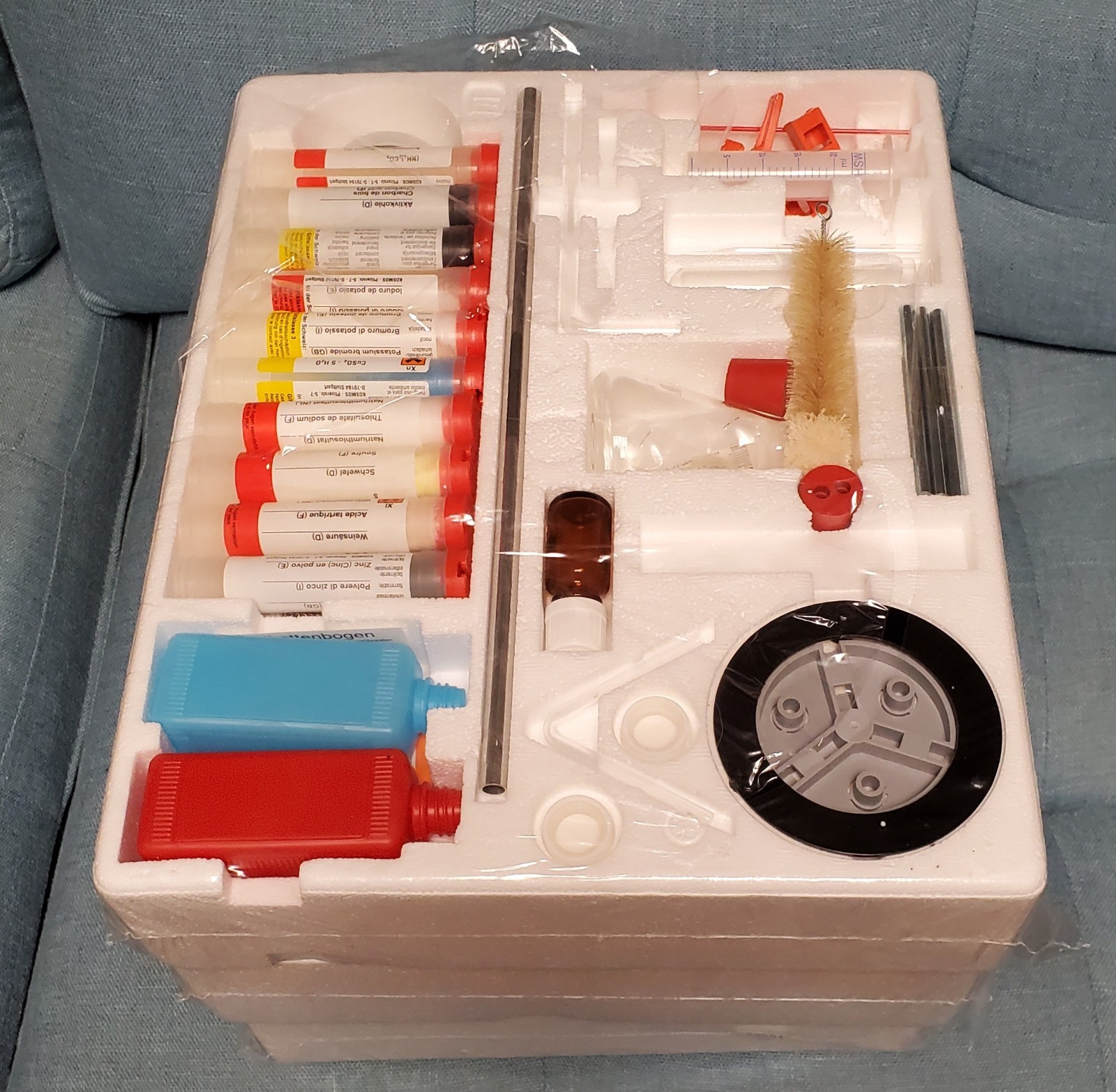 Thames & Kosmos 640132 Chem C3000 Chemistry Experiment