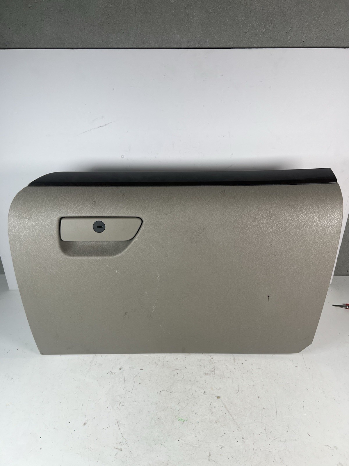 BB53-78060T10-AB/C 11-19 Ford Explorer Glove Box Door Beige Woodgrain Trim OEM