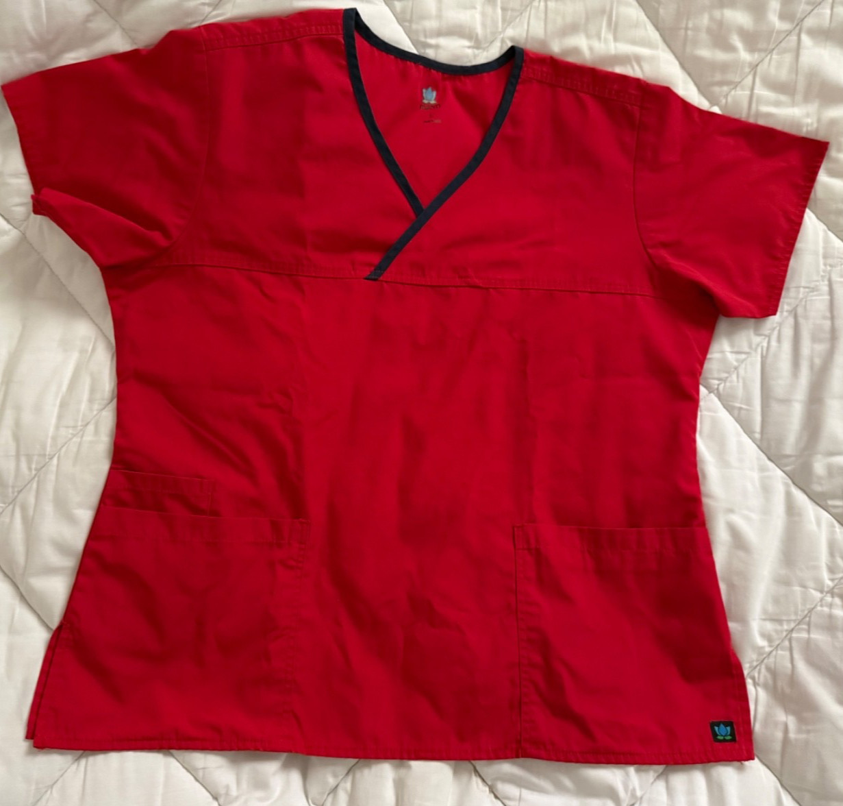 RED 3 POCKET V-NECKLINE SCRUB TOP MEDICAL HEATH CARE DENTAL WORK UNIFORM- Large