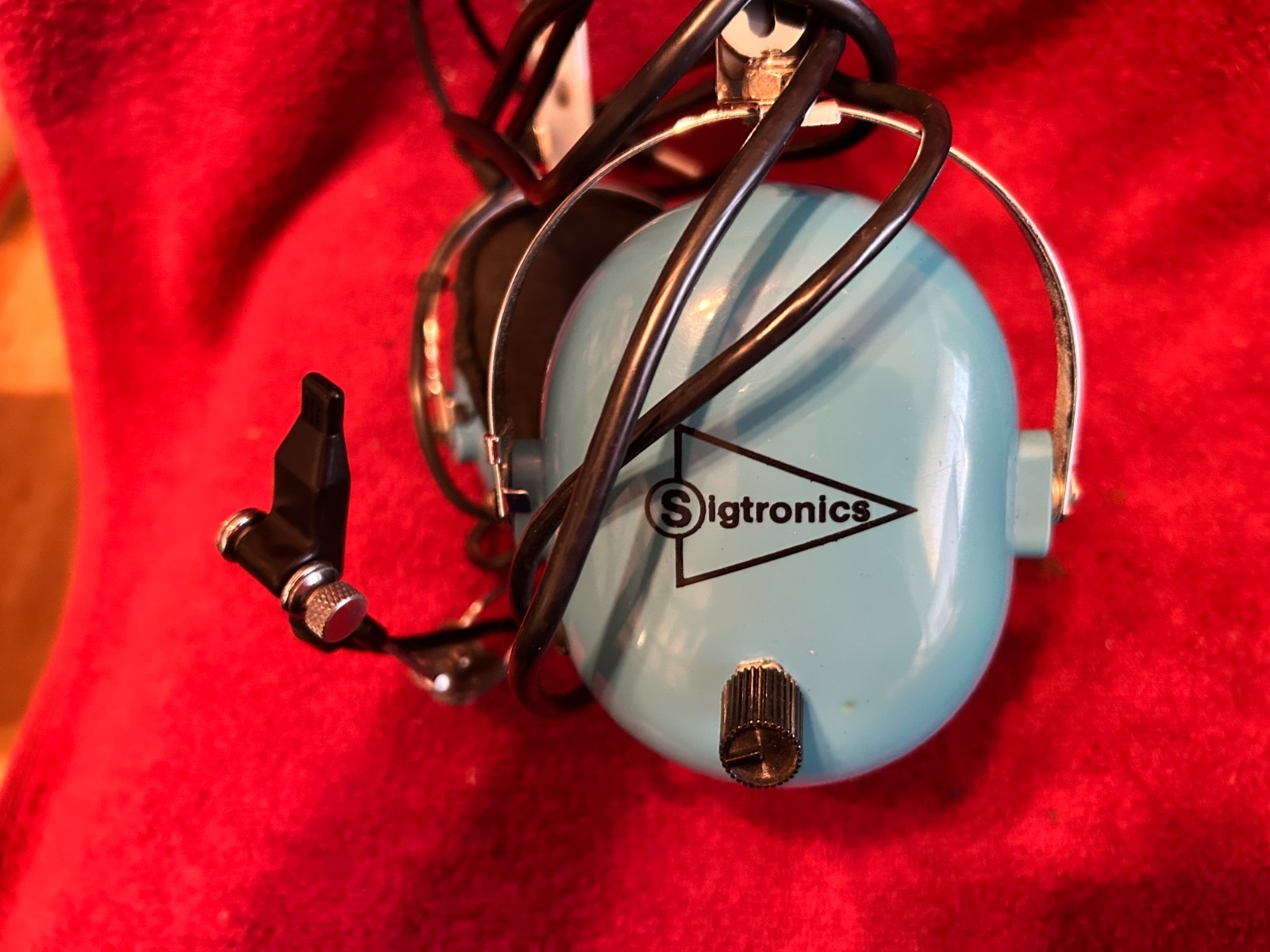 SIGTRONICS S-40 AVIATION HEADSET WITH CARRYING CASE