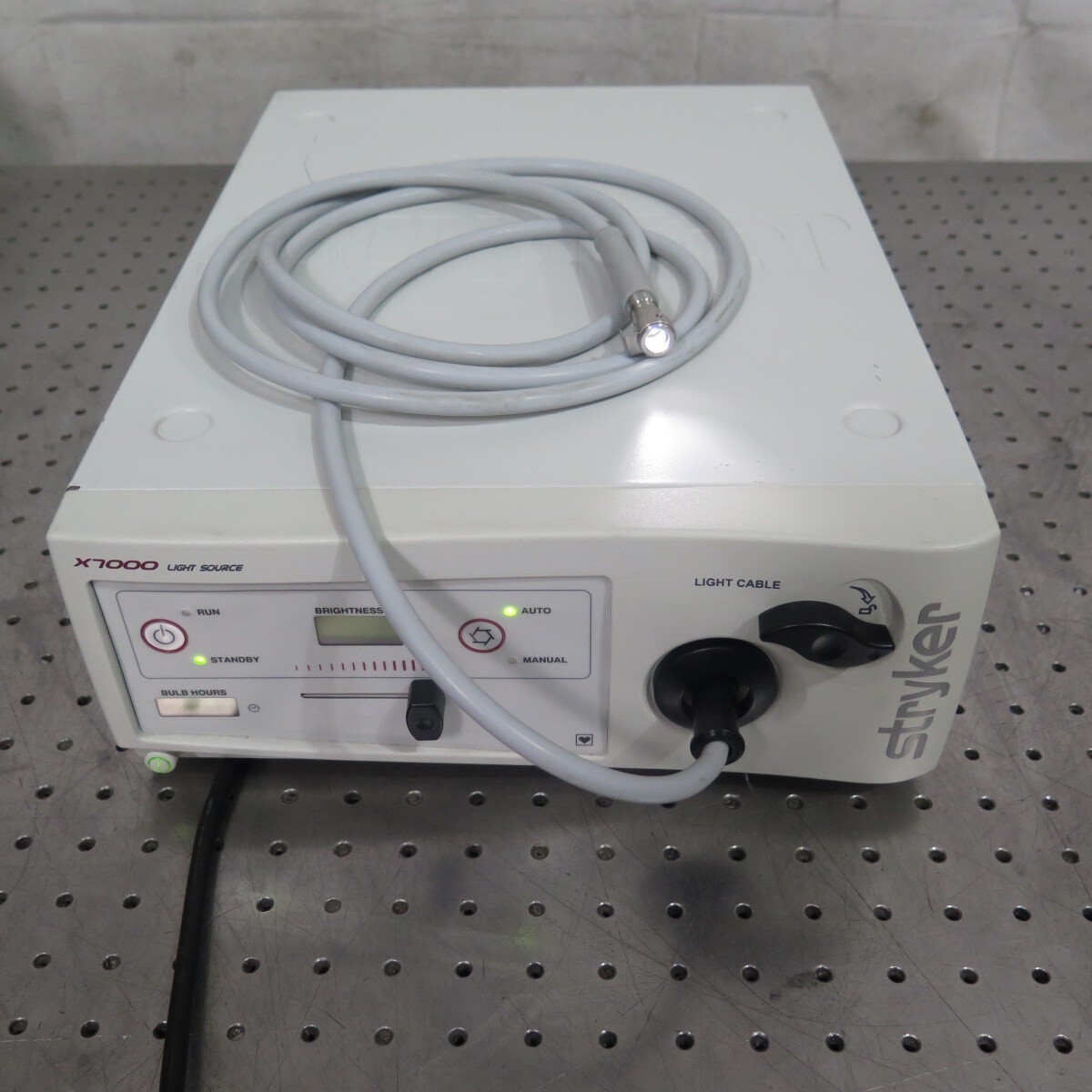 R195738 Stryker Endoscopy X6000 Light Source 200-190-000