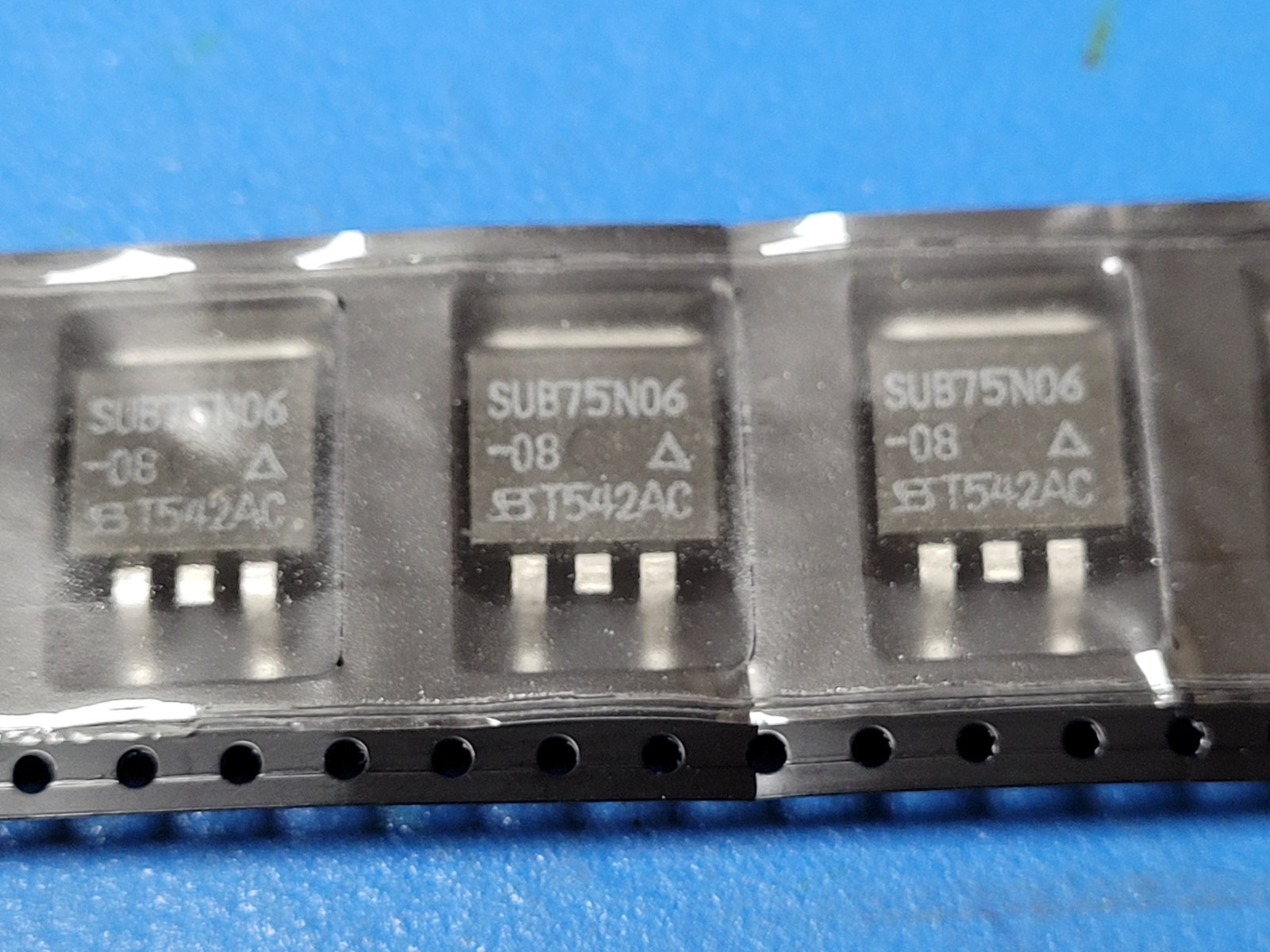 (5 PCS) SUB75N06-08 SILICONIX MOSFETs 60V 75A 250W, TO-263