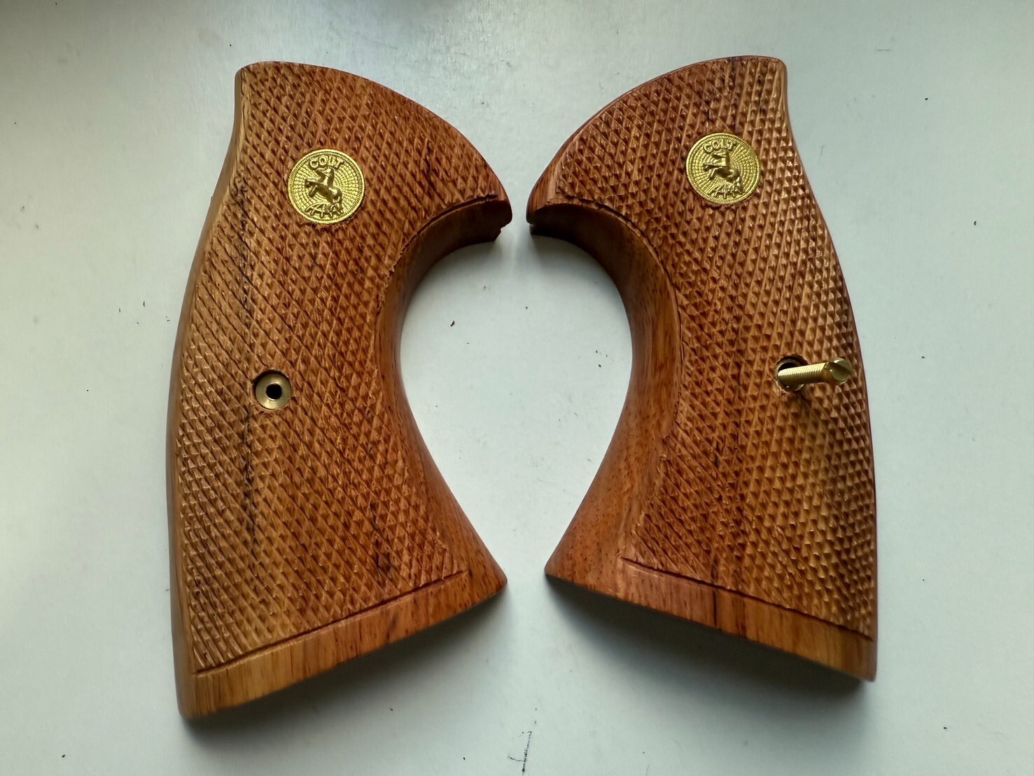 Light hardwood grip for COLT PYTHON grips (I, E FRAME) All checkered handmade