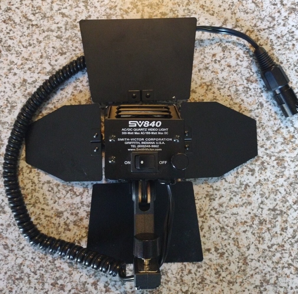 Smith-Victor Camera Mounted Quartz Halogen Digital Video Light SV840