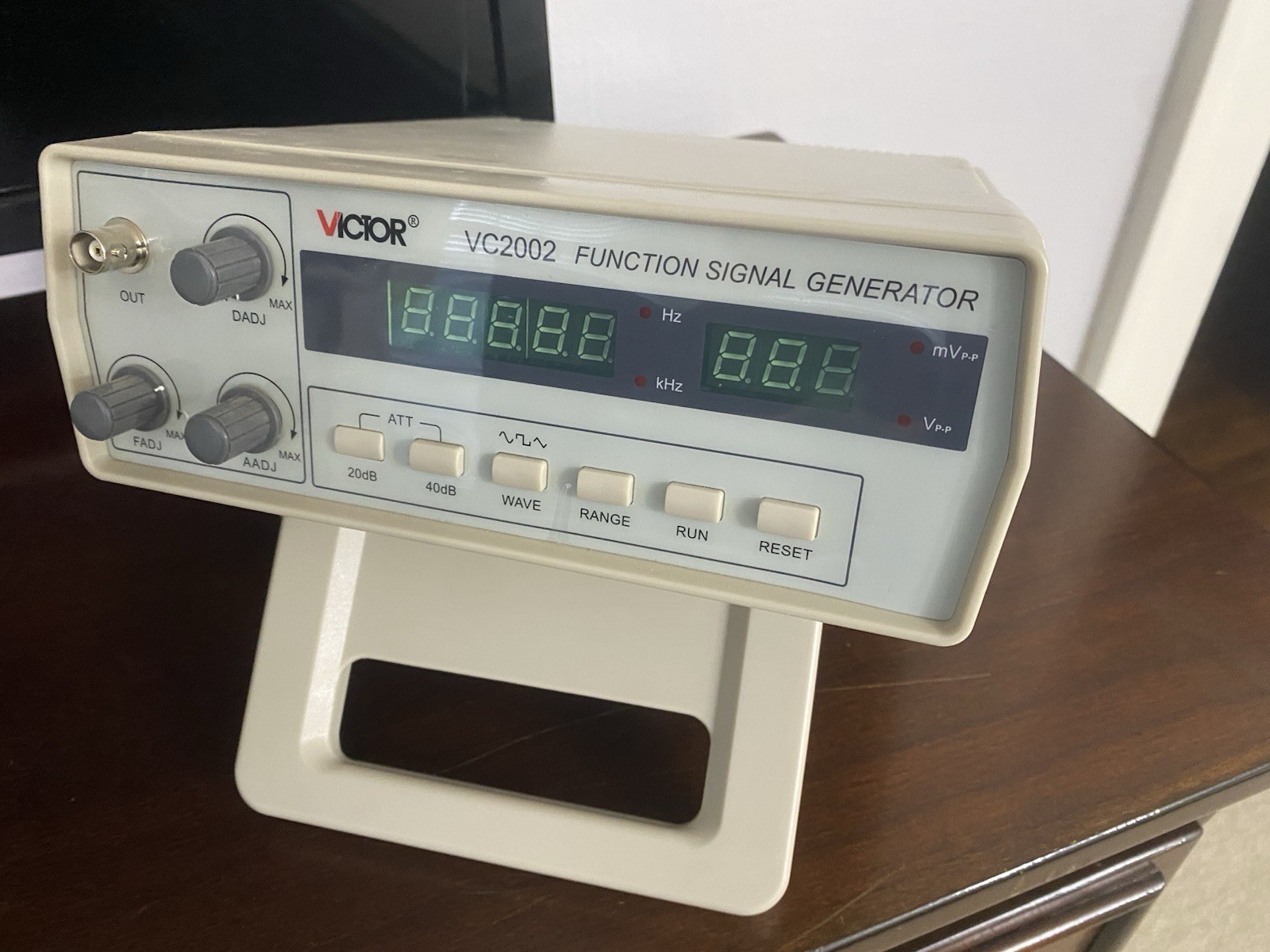 Victor VC2002 Function Signal Generator
