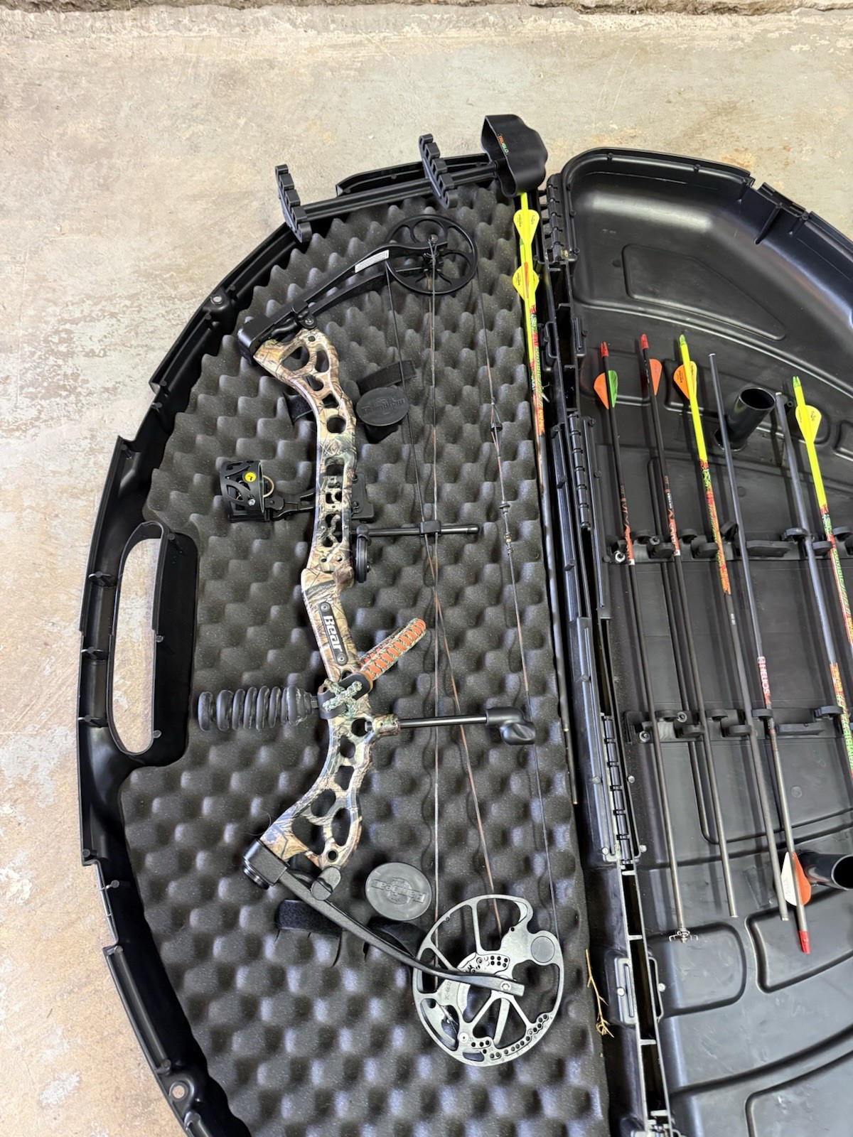 Bear Archery Attitude Compound Bow 60lb 27 Draw Length Right Hand