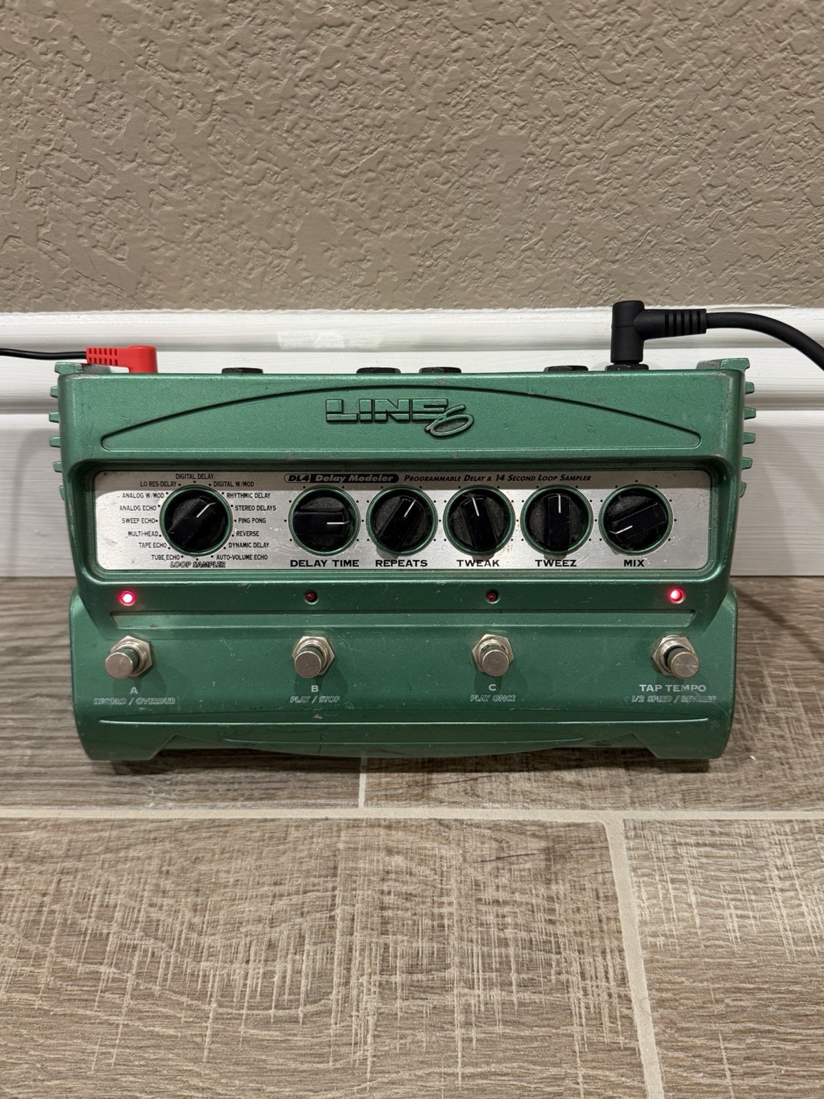Line 6 DL4 Delay Modeler (Original Green Version) Digital Delay Effects Pedal