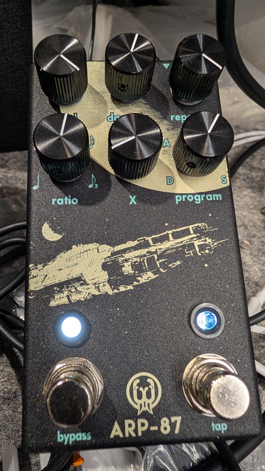 Walrus Audio ARP-87 Digital Delay/Echo Effects Pedal for Guitar & Bass Bundle