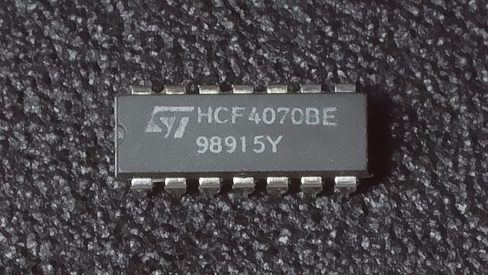 ST Micro HCF4070BE (CD4070BE) 2-Input XOR Gate - New