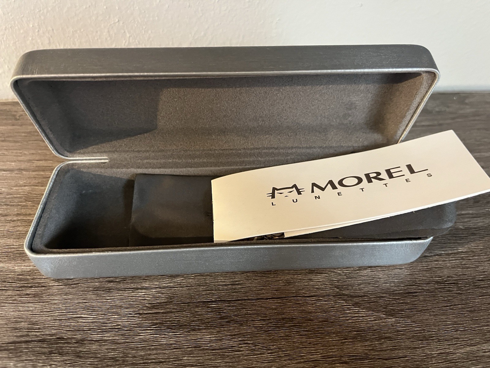 NEW Morel Lightec Silver Grey Hard Clamshell Eyeglasses Case & Microfiber Cloth