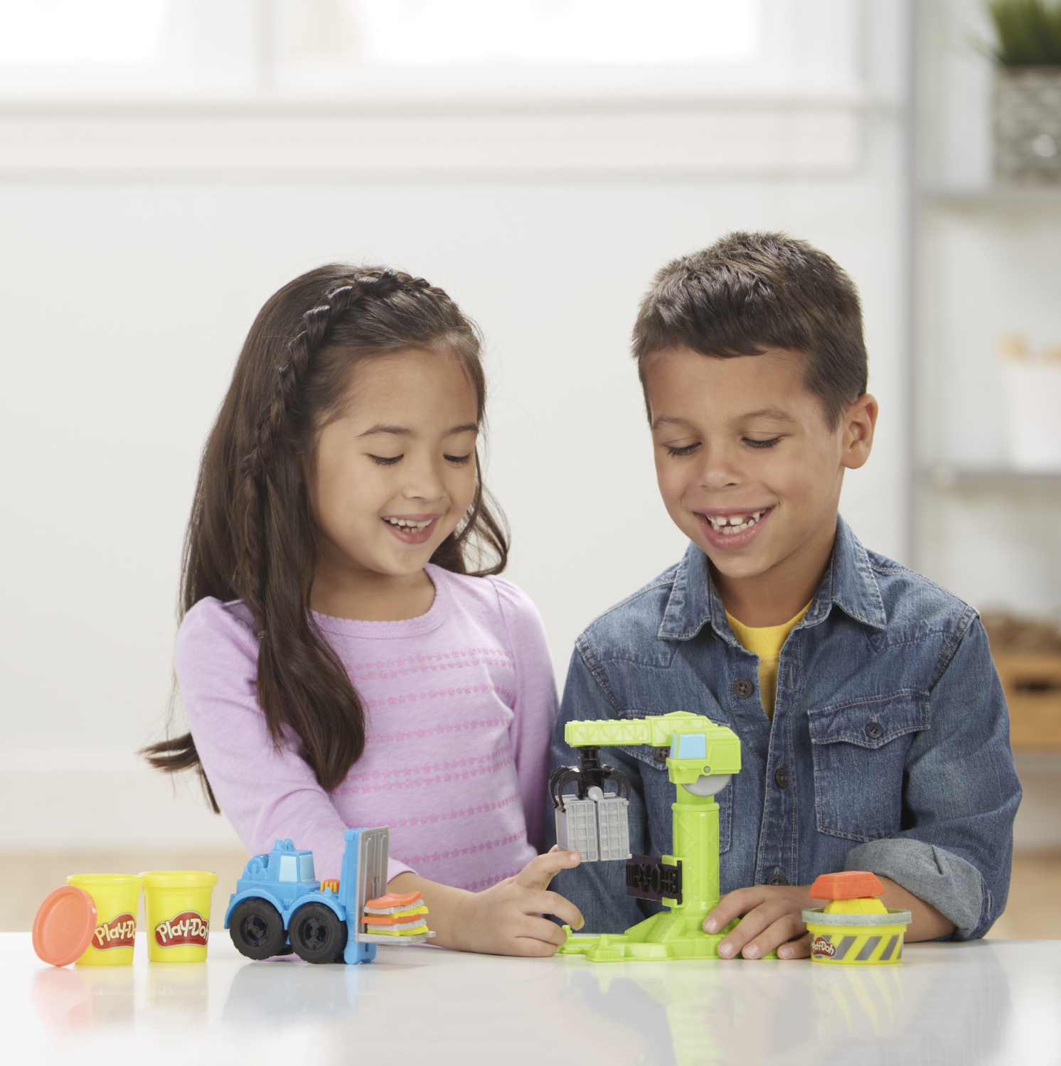 Play-Doh Wheels Crane and Forklift, Cement Buildin' Compound + 2 Colors (6 oz)