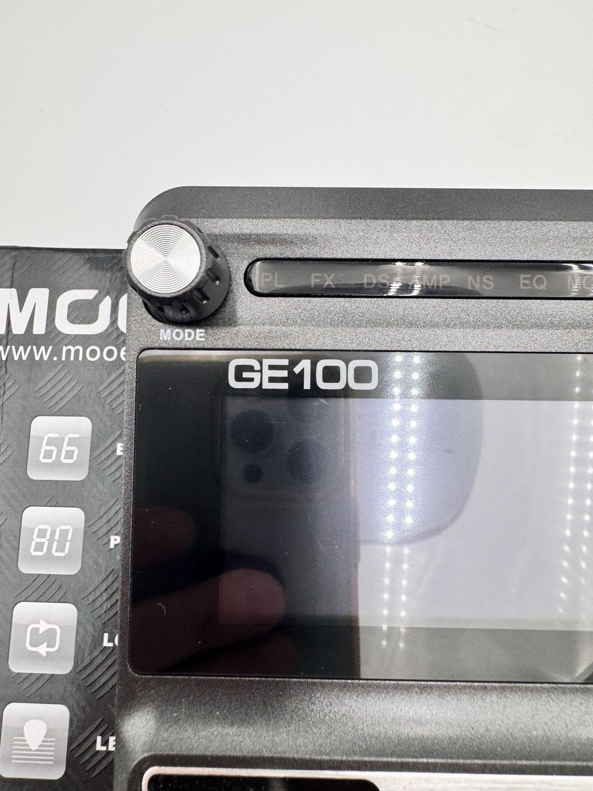 Mooer GE100 Guitar Multi-Effects Processor w/ Box Manual Power Adapter