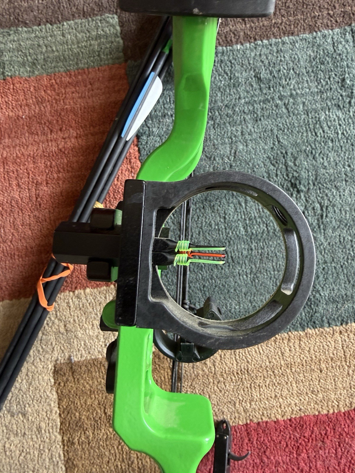 Topoint M2 Compound Bow w/ Scope, Quick Trigger & Multi-sized Arrows. Adjustable