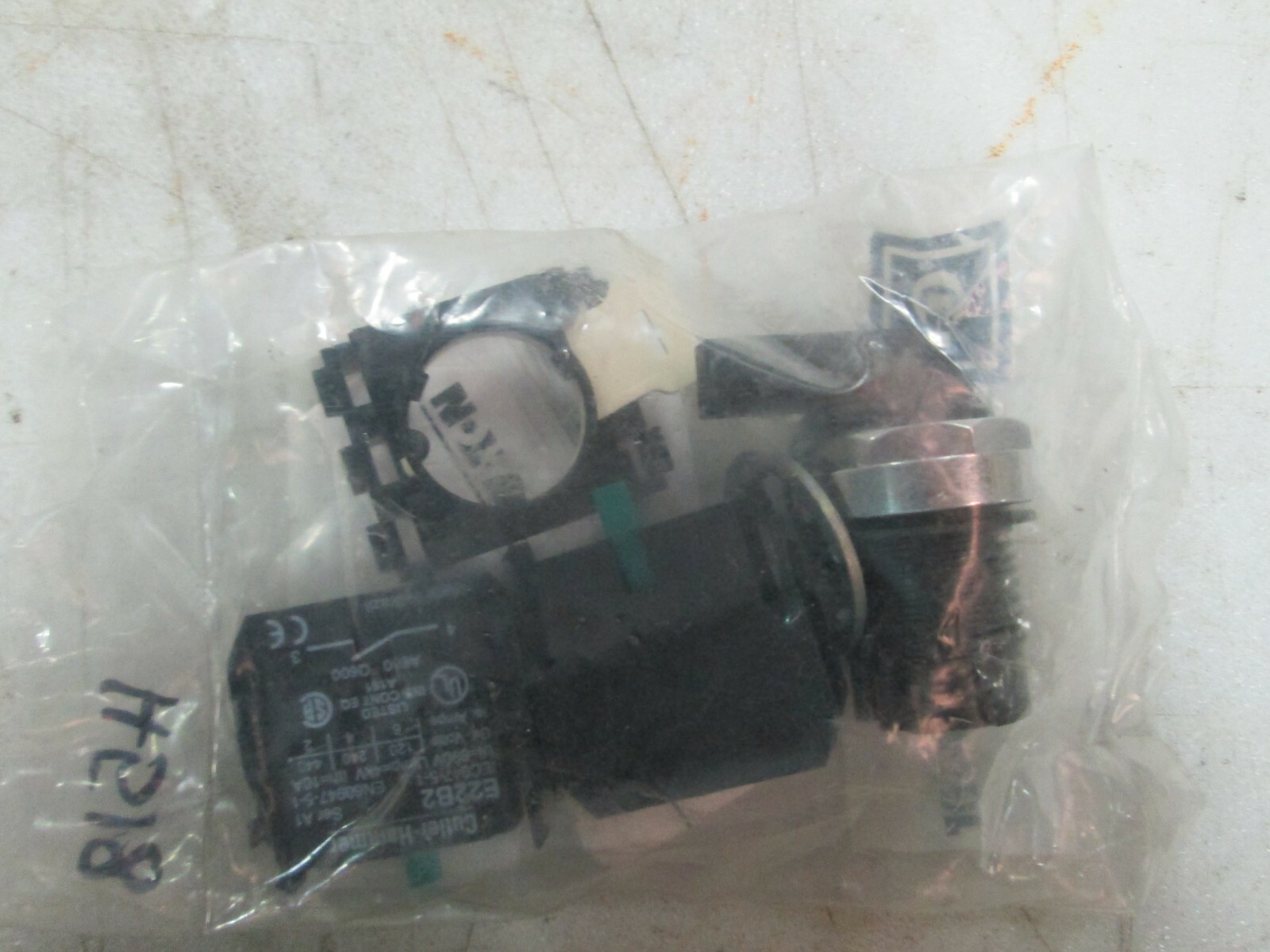 Cutler Hammer Selector Switch E22VL1D Sealed in Bag (NIB)
