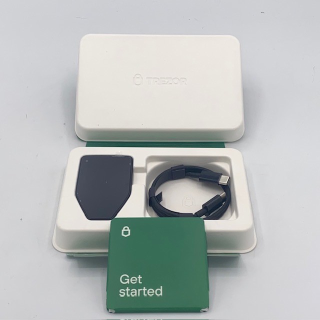 Trezor Safe 5 Crypto Wallet – Secure Element, Touchscreen, Shamir Backup NOB