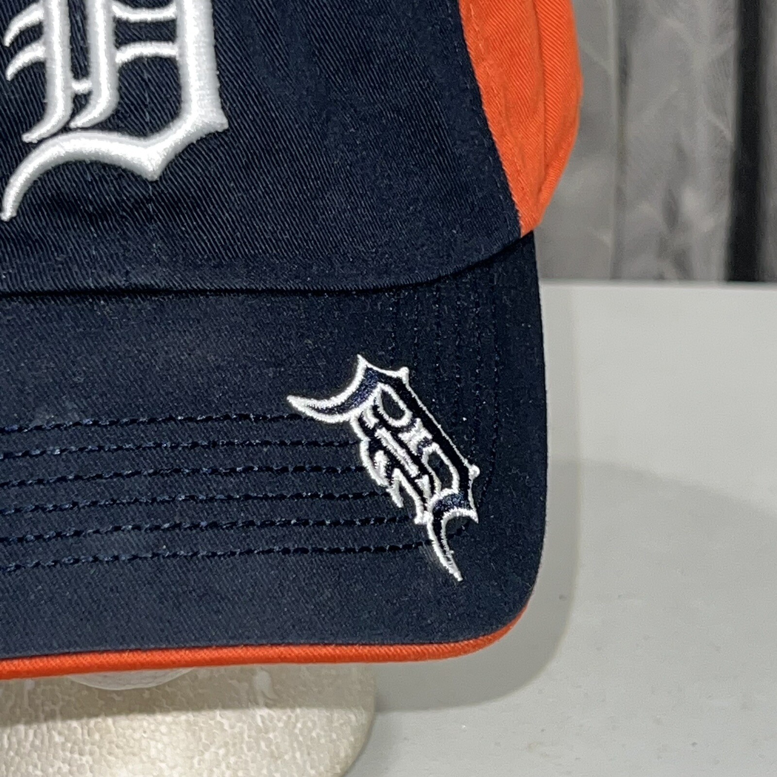 Detroit Tigers MLB D script on front Navy Blue Orange Hat Cap Strap Buckle EUC